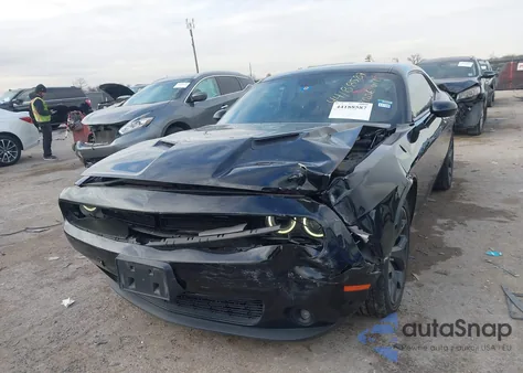 2020 Dodge Challenger Sxt z USA, uszkodzony, nr VIN 2C3CDZAG6LH240353
